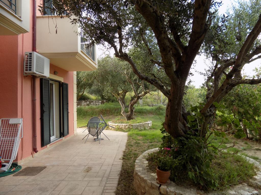 Kolona Apartments Lixouri Buitenkant foto