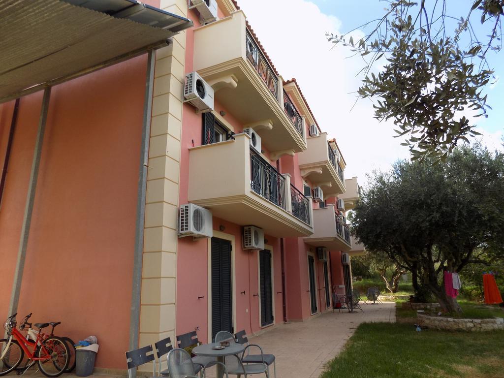 Kolona Apartments Lixouri Buitenkant foto