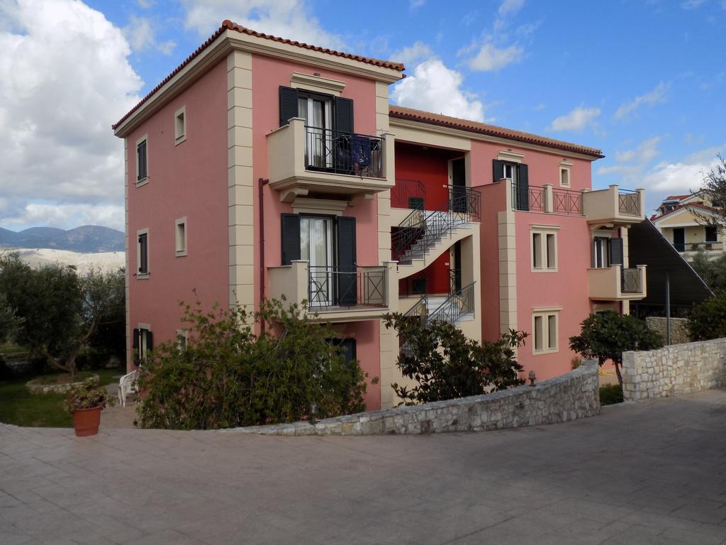 Kolona Apartments Lixouri Buitenkant foto