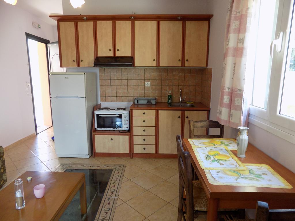 Kolona Apartments Lixouri Buitenkant foto