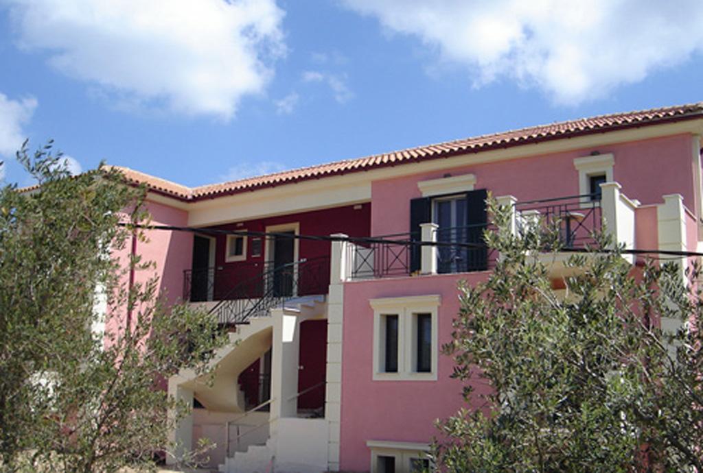 Kolona Apartments Lixouri Buitenkant foto